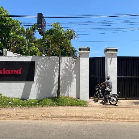 Pink Land Hotel Beruwala Buitenkant foto